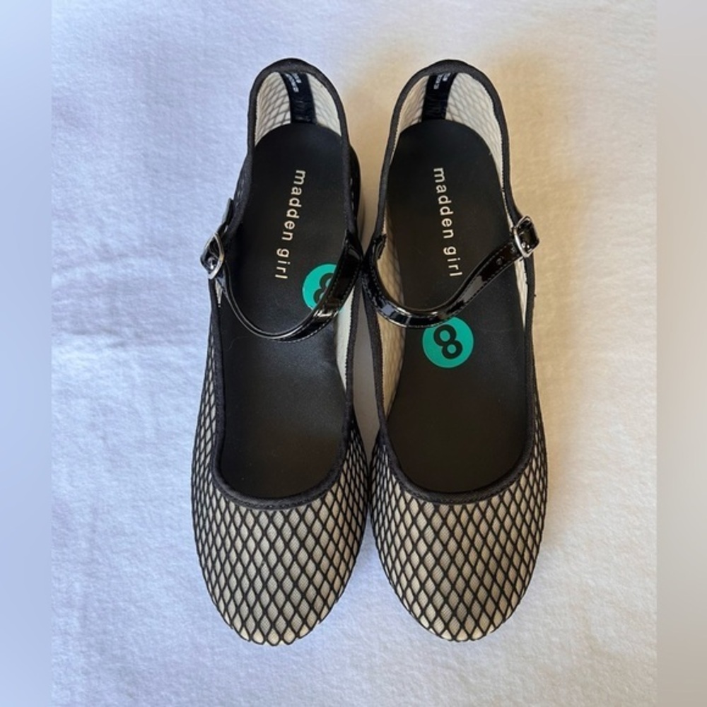 NWT MADDEN GIRL Women Shoes, Mesh, Patent Leather Accents, Black & Cream, Size 8